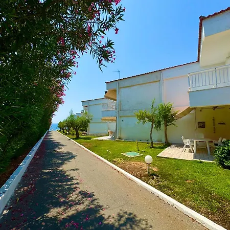 Semesterbostad Garden House *